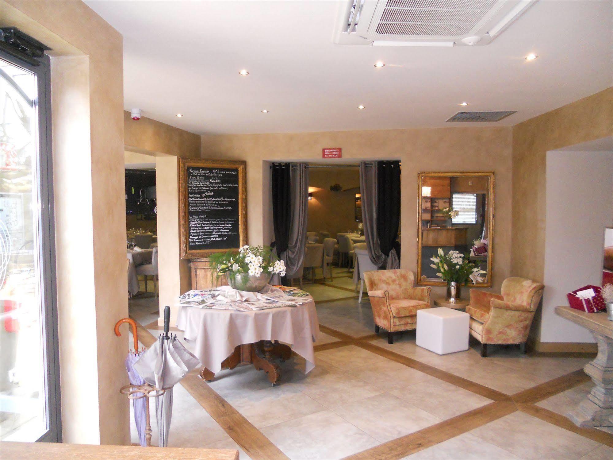 Charme & Business Hotel Lyon Limonest Esterno foto