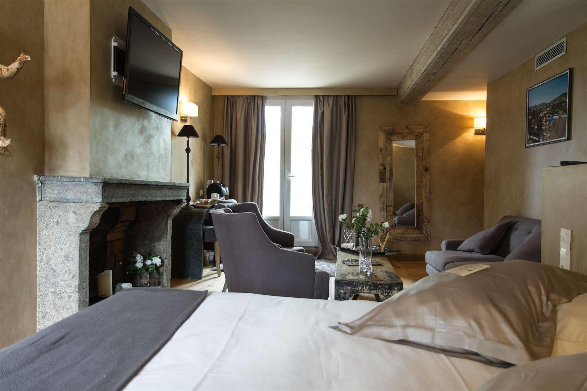 Charme & Business Hotel Lyon Limonest Esterno foto