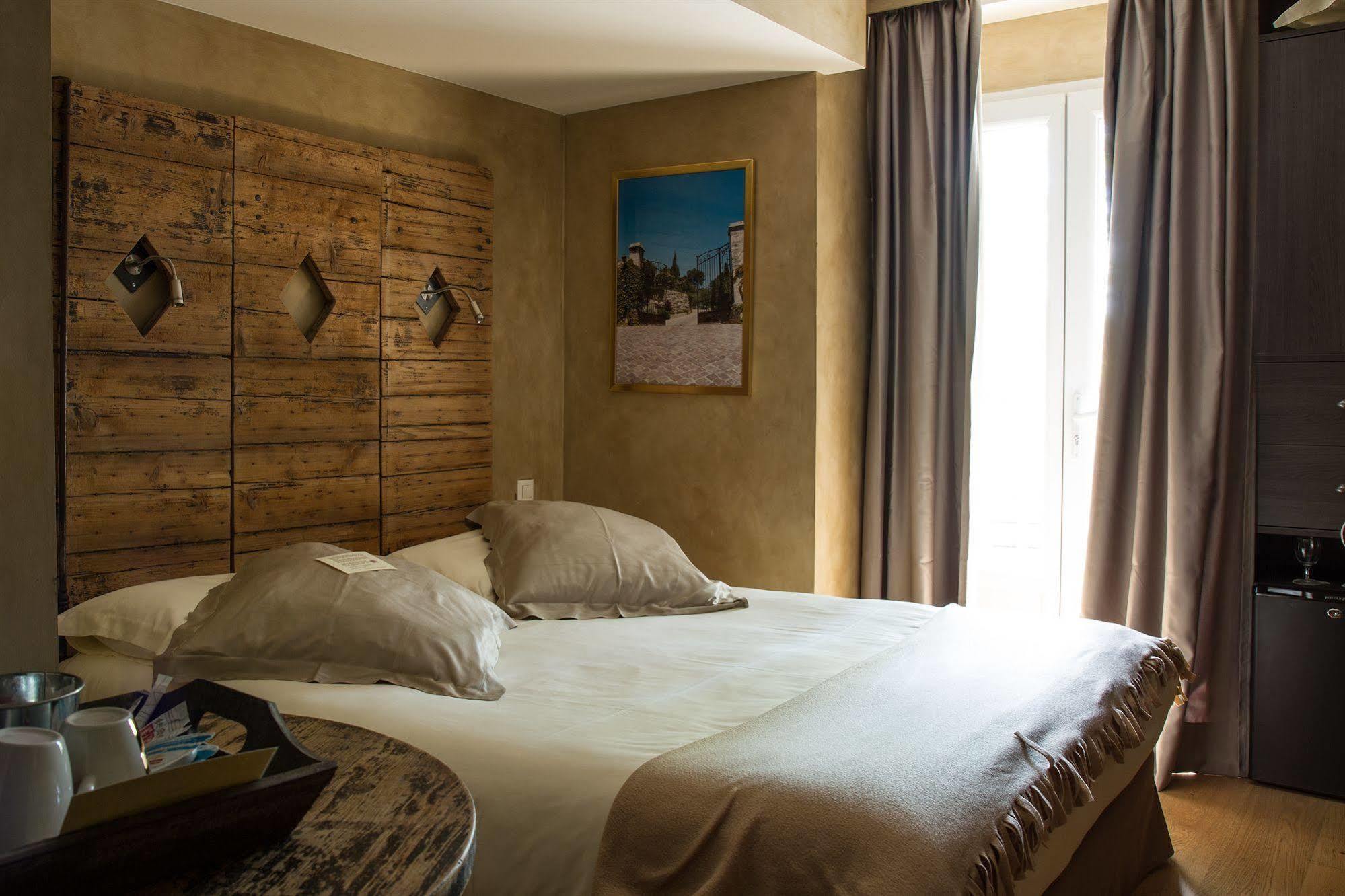 Charme & Business Hotel Lyon Limonest Esterno foto
