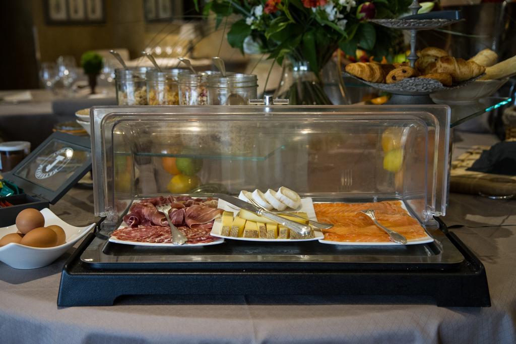 Charme & Business Hotel Lyon Limonest Esterno foto