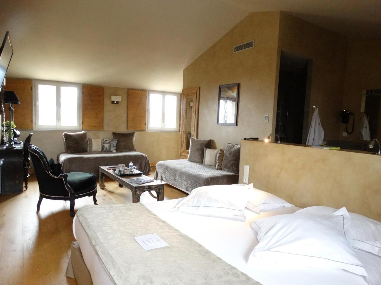 Charme & Business Hotel Lyon Limonest Esterno foto