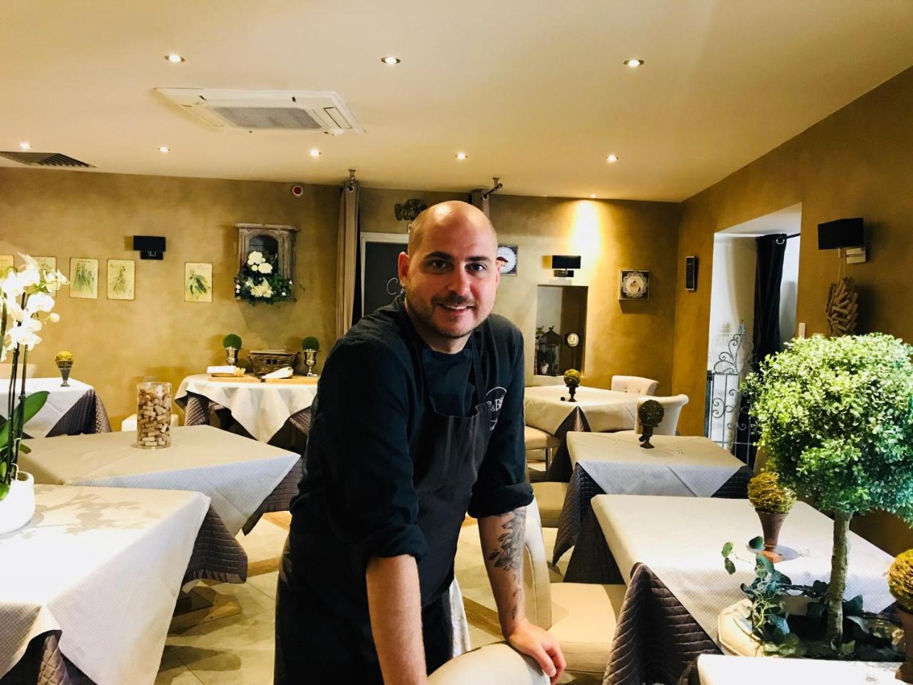 Charme & Business Hotel Lyon Limonest Esterno foto